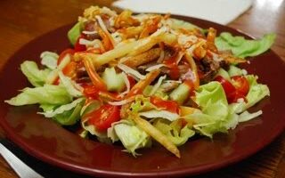 Салат с жареной картошкой