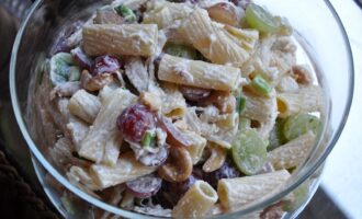 Салат с виноградом и курицей