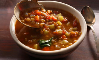 Чечевичный вегетарианский суп