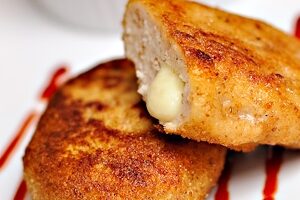 Куриные рубленные котлеты с сыром