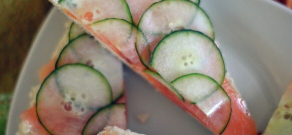 Бутерброды с сыром и семгой