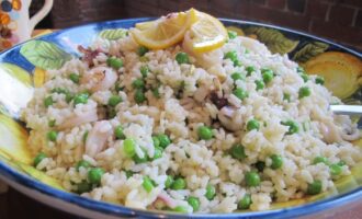 Салат с рисом и кальмарами