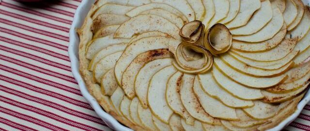 Приготовление блюда по рецепту «Пирог с яблочным вареньем в духовке»: