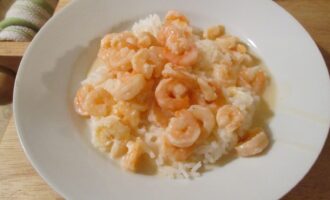 Креветки с рисом в соусе