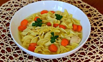 Суп-лапша на курином бульоне