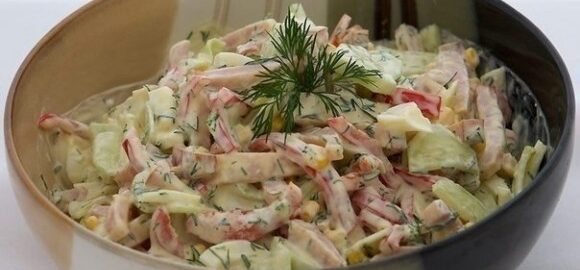 Салат из помидор, огурцов и ветчины