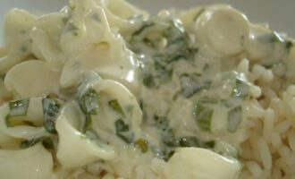 Кальмары в сметане с чесноком