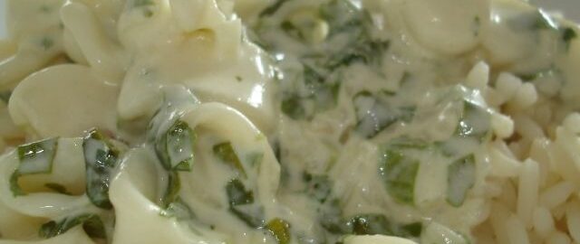 Кальмары в сметане с чесноком