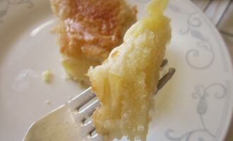 Пирог на сметане с яблоками