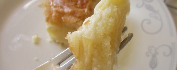 Пирог на сметане с яблоками