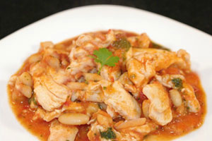 Тушеная фасоль с курицей