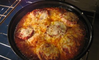Отбивная куриная грудка с помидорами