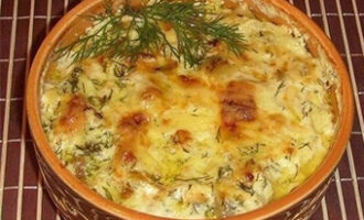 Картошка, курица и грибы в горшочке