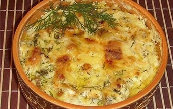 Картошка, курица и грибы в горшочке
