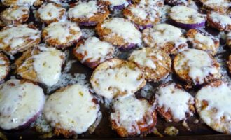 Баклажаны с сыром и чесноком