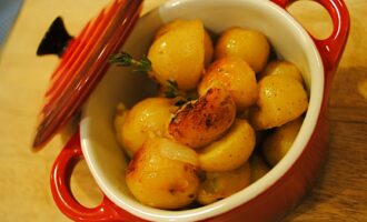 Картофель в горшочках