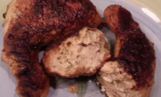 Фаршированные грибами куриные ножки