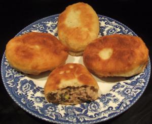 Пирожки жареные с мясом