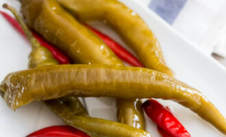 Маринованный острый перец