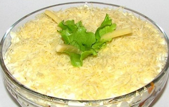 Салат слоеный с курицей и грибами