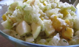 Салат из пекинской капусты с ананасом