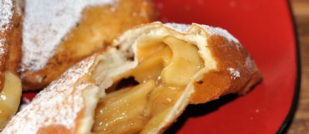 Жареные пирожки с яблоками