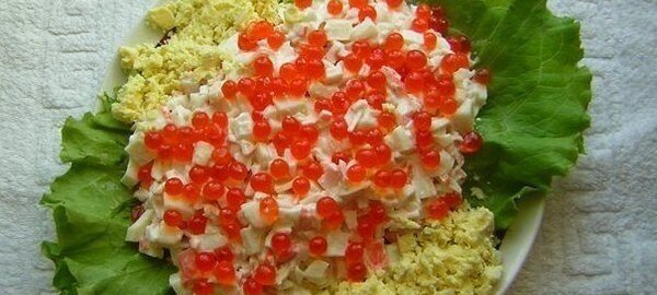 Салат с кальмарами и крабами