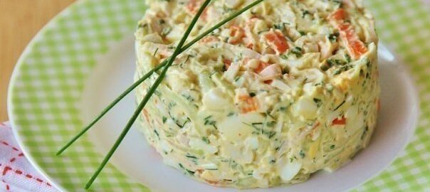 Салат с консервированными крабами