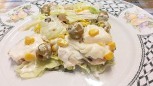 Салат с оливками и кукурузой