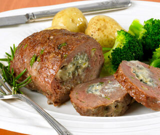Мясной рулет с сыром