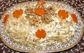 Салат с черносливом, курицей и грибами