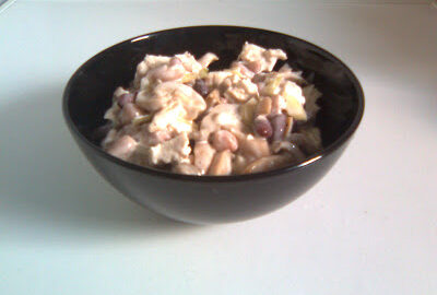 Салат с курицей, грибами и фасолью