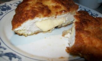 Куриные грудки, фаршированные сыром
