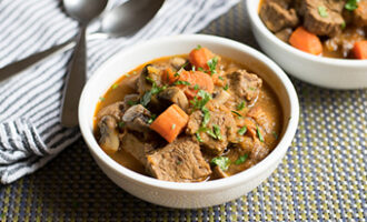Картошка с грибами и мясом в мультиварке
