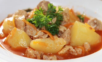 Жаркое в горшочках из курицы