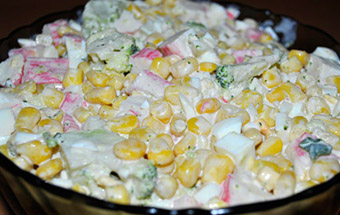 Крабовый салат с оливками