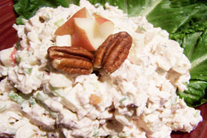 Салат из сельдерея с яблоком и курицей