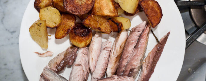 Запеченная скумбрия с картошкой