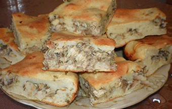 Пирог из жидкого теста с консервой