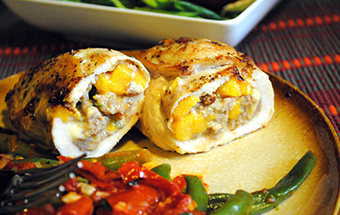Куриная грудка, фаршированная персиками