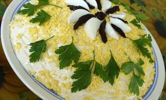 Салат с черносливом и сыром