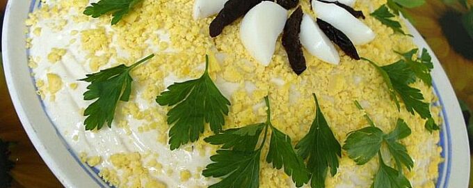 Салат с черносливом и сыром