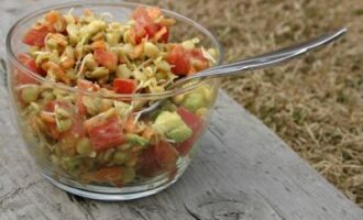 Салат из пророщенной пшеницы