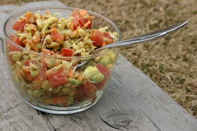 Салат из пророщенной пшеницы