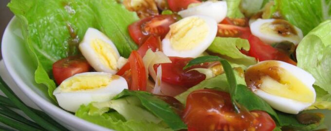 Салат с перепелиными яйцами