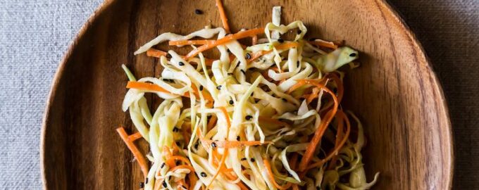 Салат с капустой и кунжутом