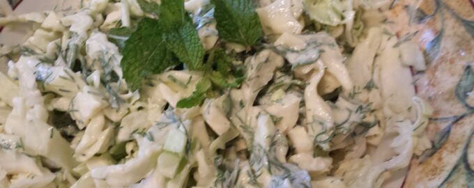 Салат с яйцом и капустой