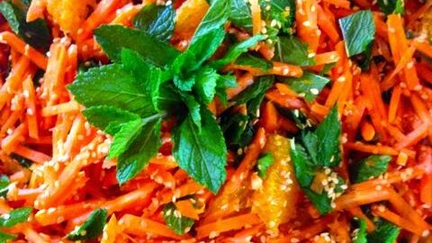 Салат с кунжутом