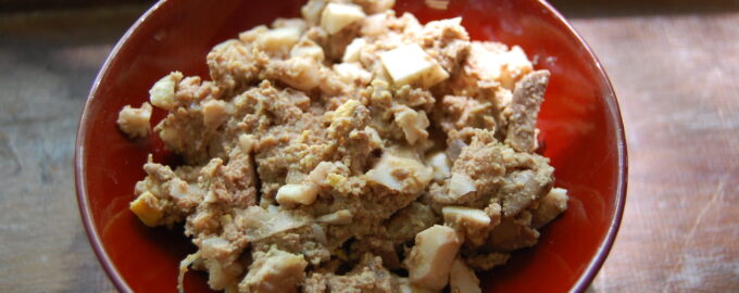 Салат из печени с маринованным луком