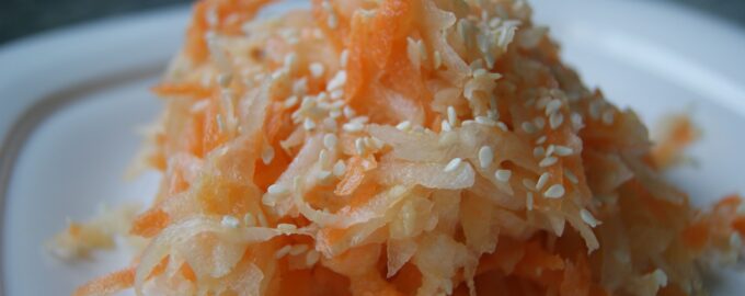 Салат из дайкона и моркови